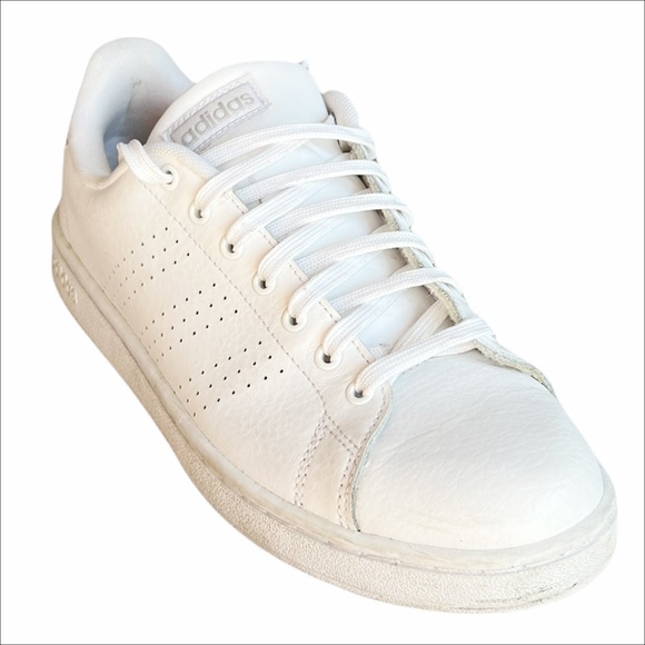 adidas Shoes - 💖Host Pick 💖ADIDAS White Leather Sneakers Size 9